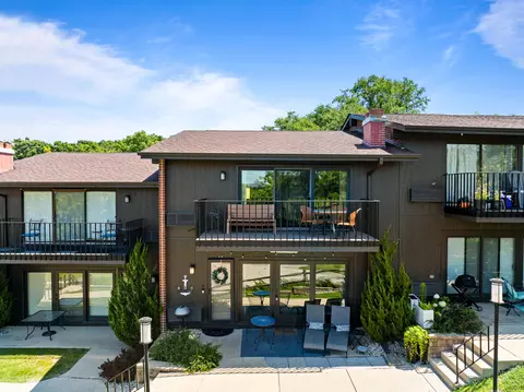 37 Lausanne #37-06, Geneva, WI 53147
