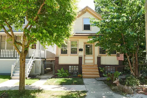 1601 E Bradford, Milwaukee, WI 53211