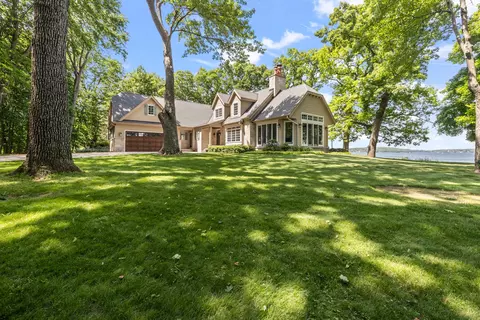 4878 N County Road C, Chenequa, WI 53058