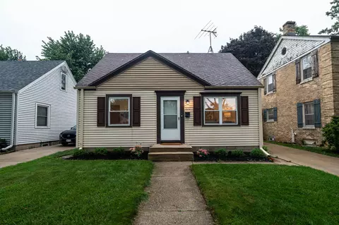 7632 Livingston, Wauwatosa, WI 53213
