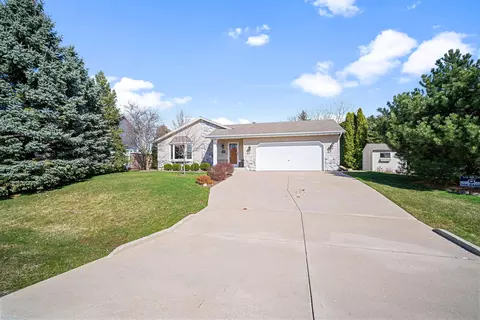 8070 S Long Mdw, Oak Creek, WI 53154