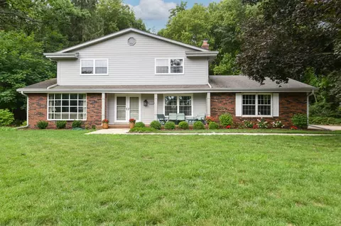 836 Hawks Holw, Delafield, WI 53018