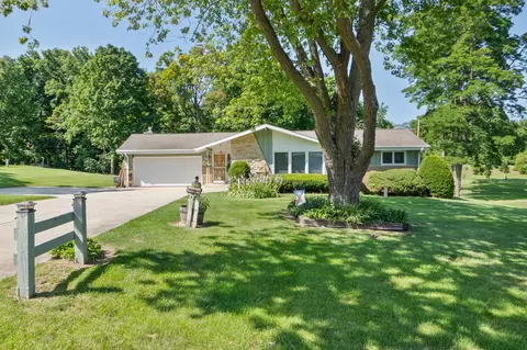 16530 Willow Rdg, Brookfield, WI 53005