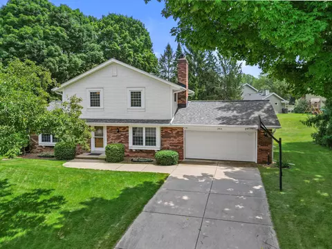 264 Oaklawn, Pewaukee, WI 53072