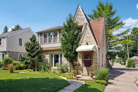 3519 S S Pne, Milwaukee, WI 53207