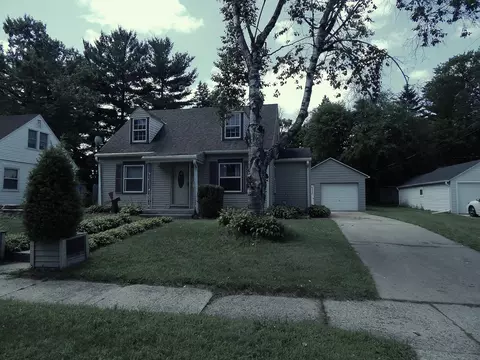 1004 Birchwood, West Bend, WI 53095