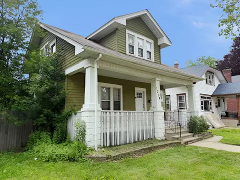 1334 Hayes, Racine, WI 53405