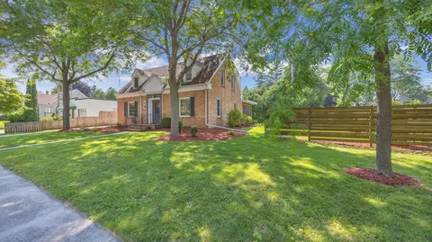 516 W Lawn, Manitowoc, WI 54220