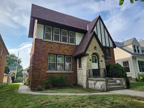 2809 N Sholes #2811, Milwaukee, WI 53210