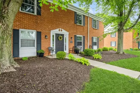 350 County Road B #8, Fontana, WI 53125
