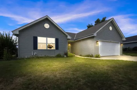 1643 Cardinal, Hartford, WI 53027