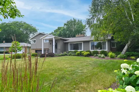 8887 N Malibu, Bayside, WI 53217