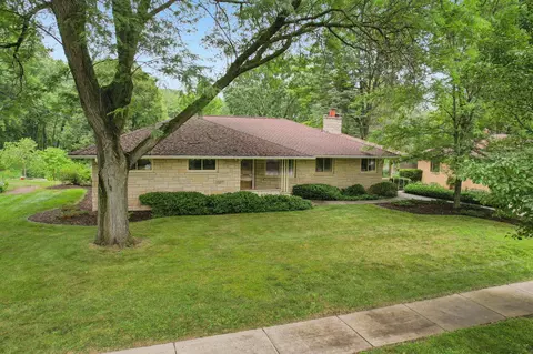 632 Oakland, Mukwonago, WI 53149
