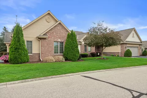 207 Eagles Cv, North Prairie, WI 53153