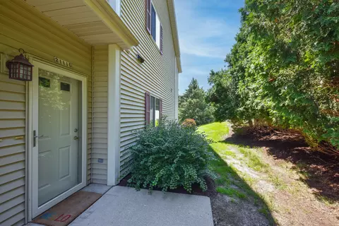 2111 Pine Rdg #G, Grafton, WI 53024