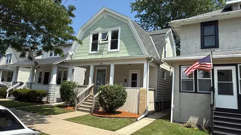 1617 Quincy, Racine, WI 53405