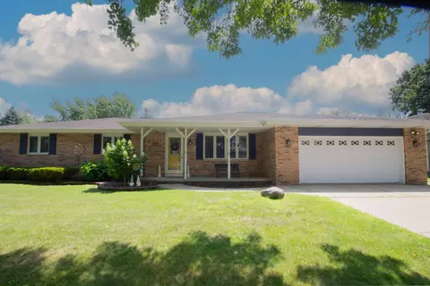 869 Briar, Watertown, WI 53094