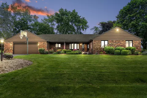 9822 N Concord, Mequon, WI 53097