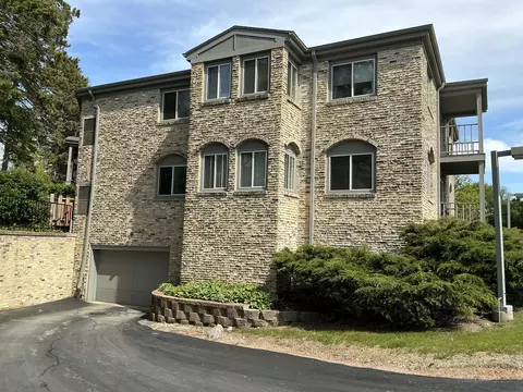7234 N Green Bay #202, Glendale, WI 53209