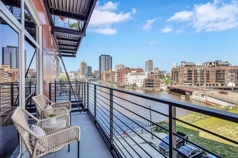 106 W Seeboth #406, Milwaukee, WI 53204