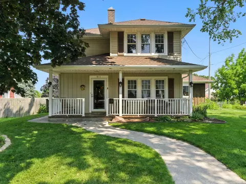 911 N 6th, Manitowoc, WI 54220