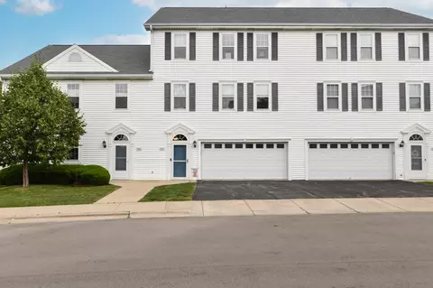 1218 Woodbury #B, Waukesha, WI 53189