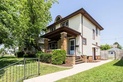 2045 Deane, Racine, WI 53403