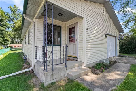 714 E Roland, Oconomowoc, WI 53066