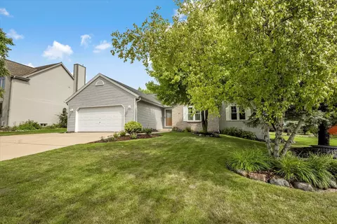4006 W Forest Hl, Franklin, WI 53132