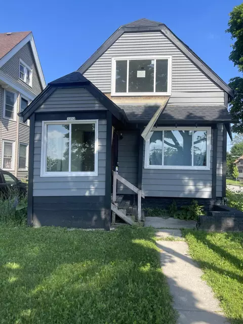 3252 N 17th, Milwaukee, WI 53206