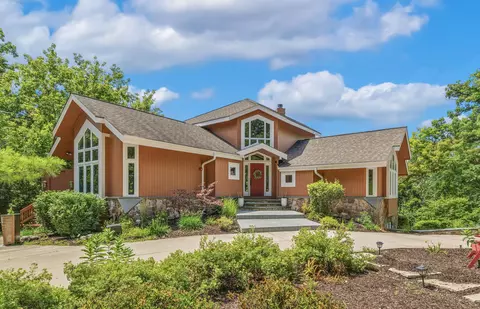 1460 Geneva Clb, Geneva, WI 53147