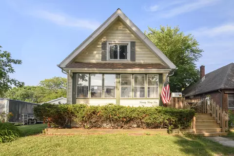 2032 S 96th, West Allis, WI 53227
