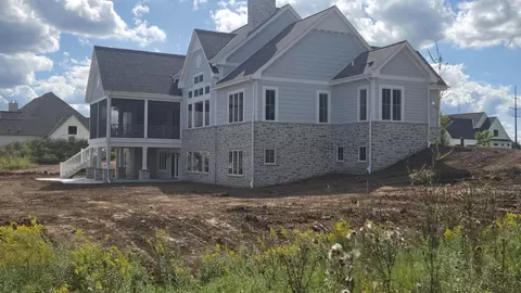 3561 W Pine Vw, Mequon, WI 53097