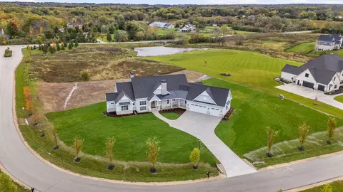 3561 W Pine Vw, Mequon, WI 53097
