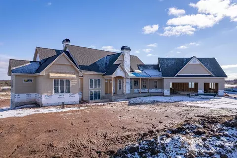 3561 W Pine Vw, Mequon, WI 53097