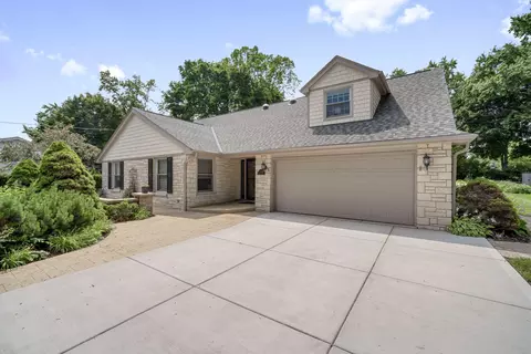 1235 Fairhaven, Elm Grove, WI 53122