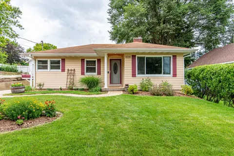1028 Genesee, Waukesha, WI 53186