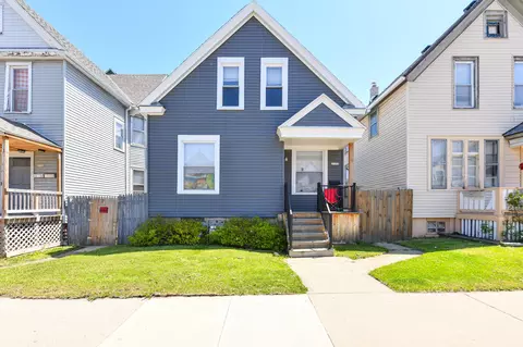 2748 N Holton, Milwaukee, WI 53212