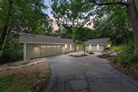 823 Knollwood, Waukesha, WI 53188