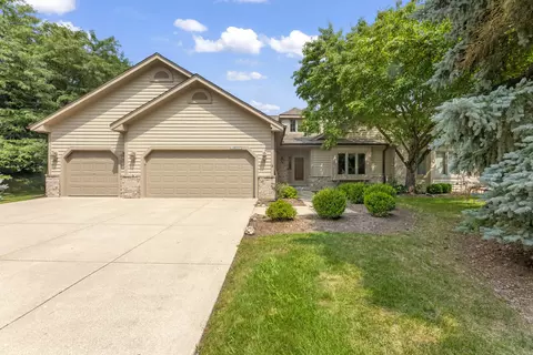 n18w28978 Golf #A, Delafield, WI 53072