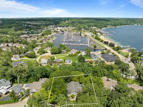720 Arrowhead, Fontana, WI 53125