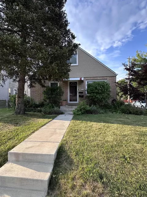 2934 E Armour, Saint Francis, WI 53235