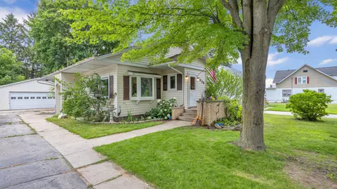 1336 W Washington, Cleveland, WI 53015