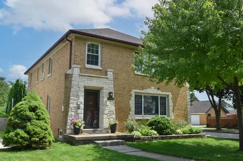 3002 N 77th, Milwaukee, WI 53222
