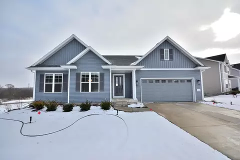 613 Standing Stone, Waukesha, WI 53189