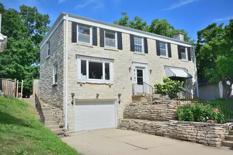 613 Pleasant Vw, Wauwatosa, WI 53226