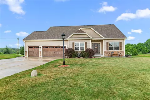 n45w22754 Charlotte Way, Pewaukee, WI 53072