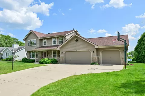 8521 W Lake Pointe, Franklin, WI 53132