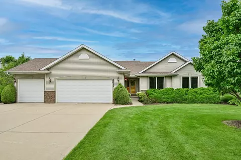 2033 Deer Run, Delavan, WI 53115