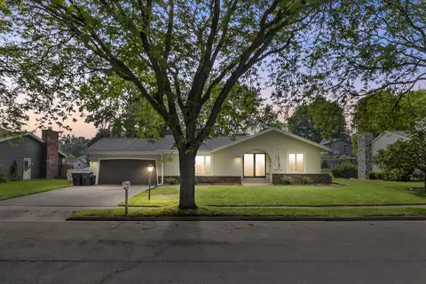 2816 Sussex, Waukesha, WI 53188